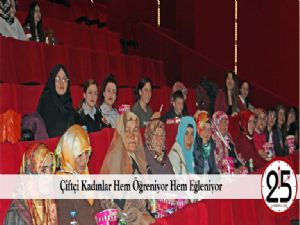 Çiftçi Kadınlar Hem Öğreniyor Hem Eğleniyor