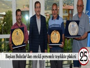 Başkan Bulutlar'dan emekli personele teşekkür plaketi