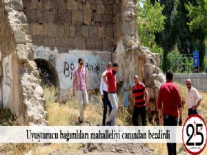 Uyuşturucu bağımlıları mahalleliyi canından bezdirdi