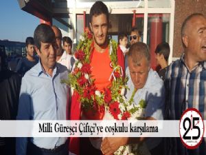 Milli Güreşçi Çiftçi'ye coşkulu karşılama
