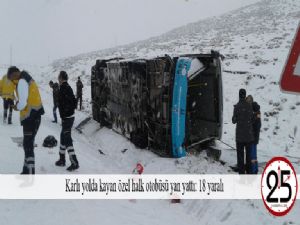 Karlı yolda kayan özel halk otobüsü yan yattı: 18 yaralı