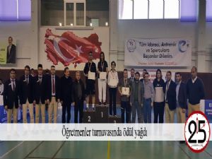 Öğretmenler turnuvasında ödül yağdı