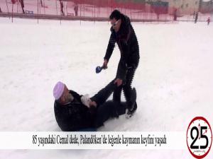 85 yaşındaki Cemal dede, Palandökende leğenle kaymanın keyfini yaşadı