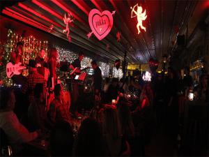Marmariste eğlence mekanları kış ortasında yaz yoğunluğu yaşadı