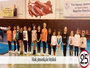 Minik jimnastikçiler büyüledi