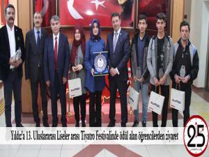 Yıldıza 13. Uluslararası Liseler arası Tiyatro Festivalinde ödül alan öğrencilerden ziyaret