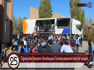 Öğrenciler Deprem Simülasyon Tırında depremi bire bir yaşadı