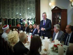 Bakan Çavuşoğlu, Sofyada soydaş ve vatandaş temsilcileriyle bir araya geldi