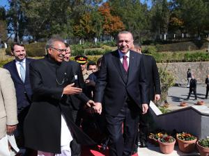 Cumhurbaşkanı Erdoğan, cuma namazını Pakistanlı mevkidaşı ile kıldı