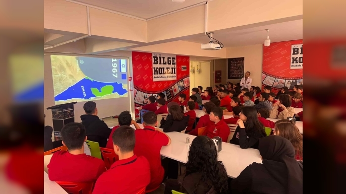 Özel Bilge Koleji Öğrencilerinden Filistin’e Destek: “Mavi Kurdele” Etkinliği