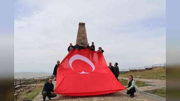 Oltu Yürüyüş Grubu, 30 Ağustos’ta Allahuekber şehitlerini andı