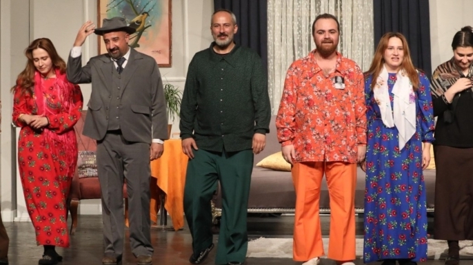 EBB Şehir Tiyatrosu’nun yeni oyunu “Organizasyon” büyük beğeni topladı