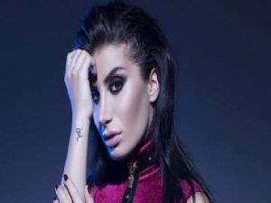 Ünlü şarkıcı İrem Derici'den sevenlerine mesaj