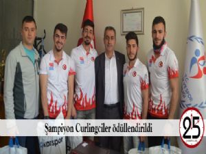 Şampiyon Curlingciler ödüllendirildi