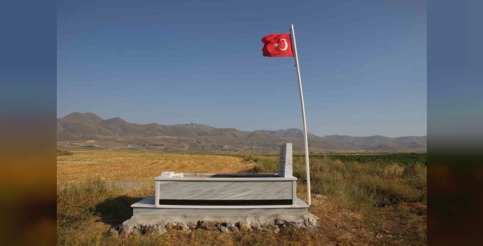 149 yıldır Erzurum Ovası’nda nöbet tutan şehidin mezarı yenilendi