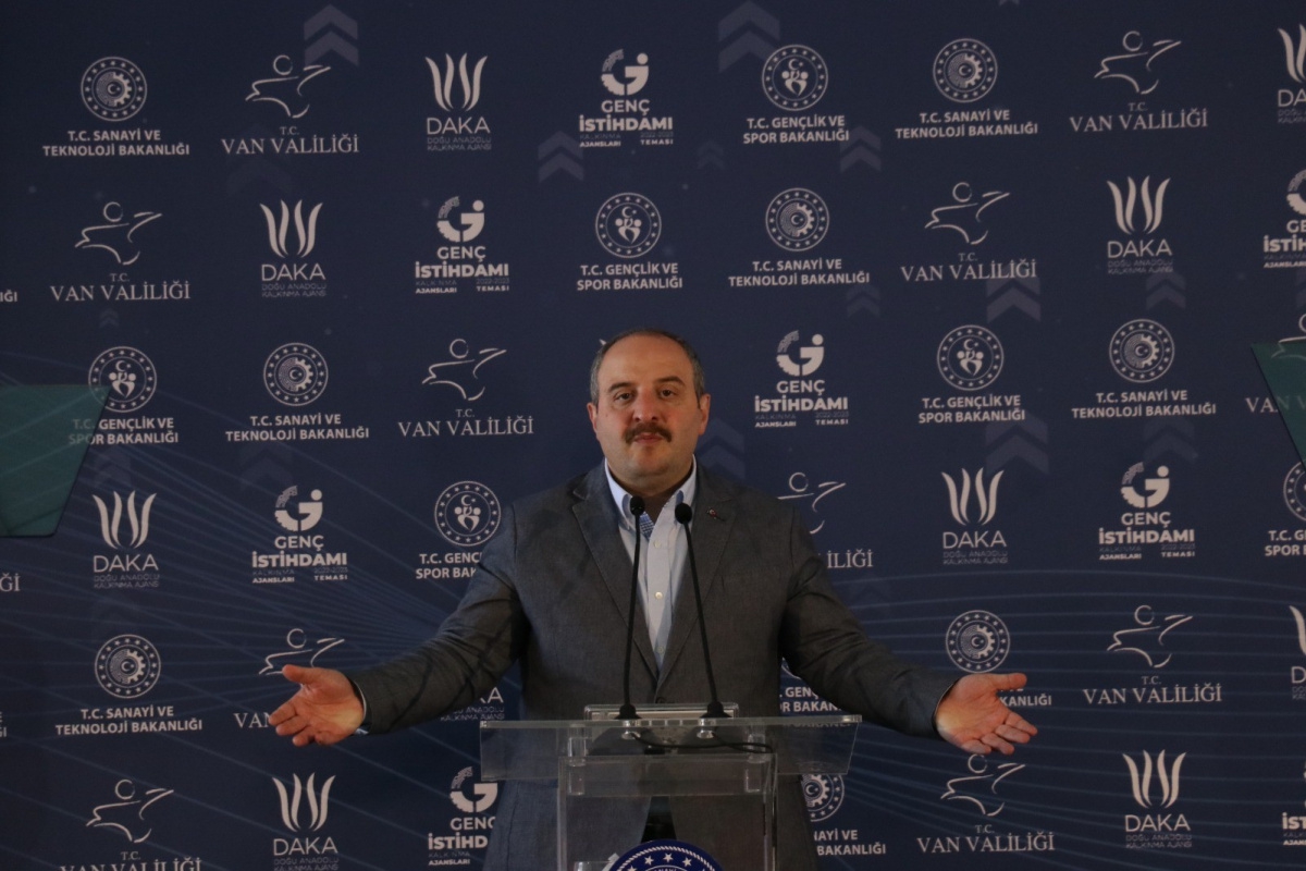 Bakan Varank: “Kılıçdaroğlu'nun ‘yapılmıyor' dediği yatırımlar Türkiye'nin dört bir yanında güneş gibi parlıyor"