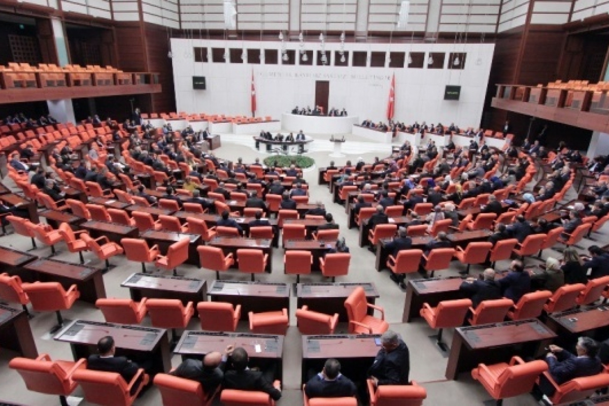 Devlet memurları ile ilgili düzenlemeler, emekli aylıkları gibi konuları içeren teklif TBMM'de kabul edildi