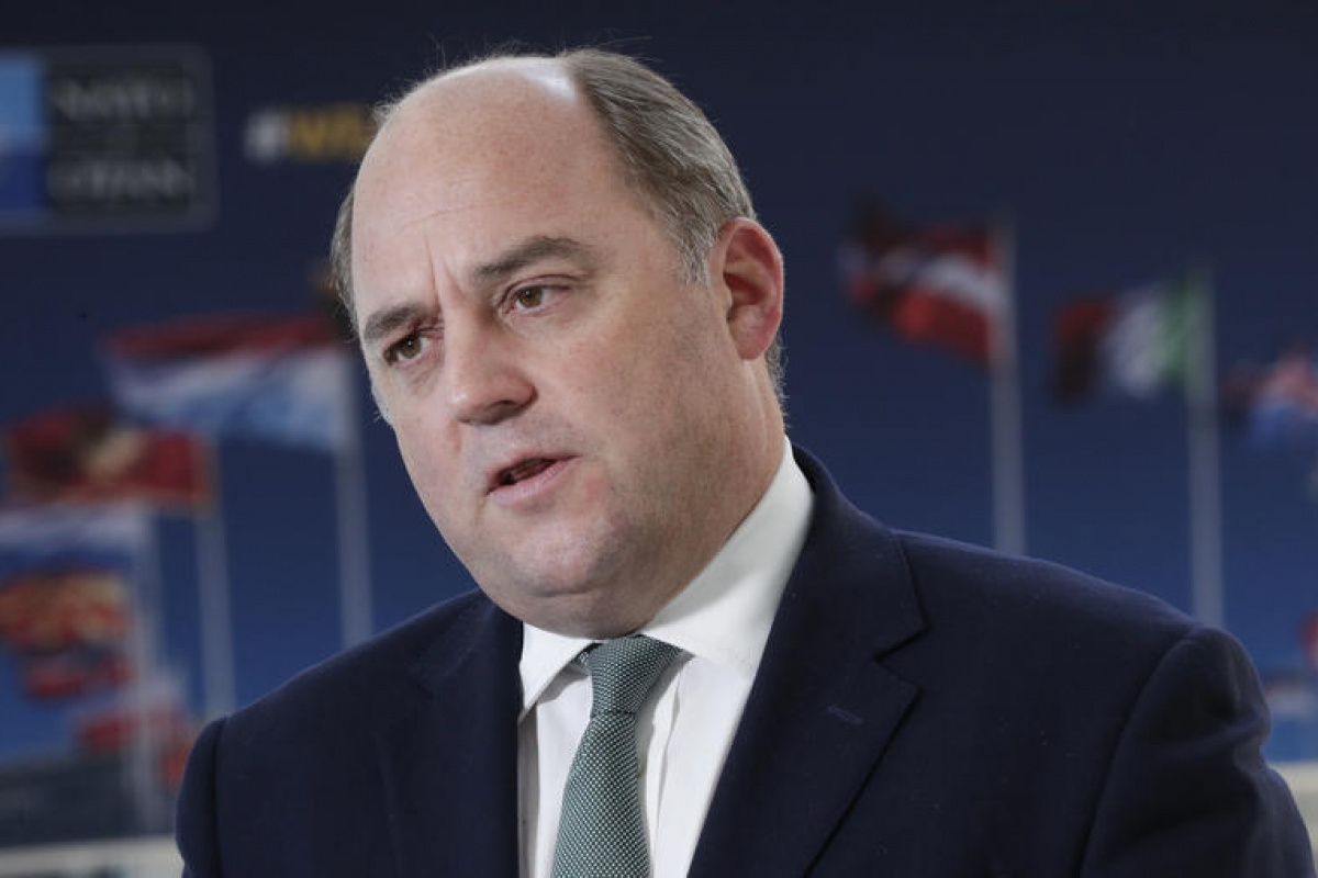 İngiltere Savunma Bakanı Wallace: "Putin, kısa boy sendromlu bir deli"