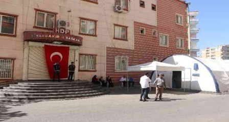 Evlat nöbetindeki babadan oğluna çağrı: "Fırsat bulduğun an kaç gel"