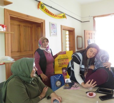 Kadın polislerden kadınlara ''şiddet'' uyarısı
