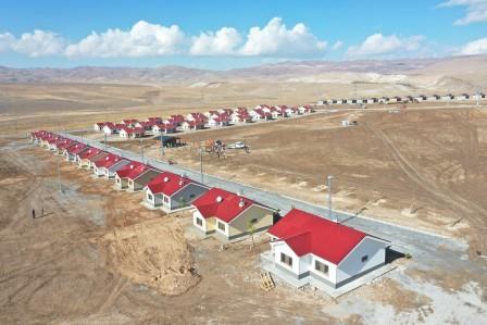 Depremzede vatandaşlara konutlarının anahtarları teslim edildi