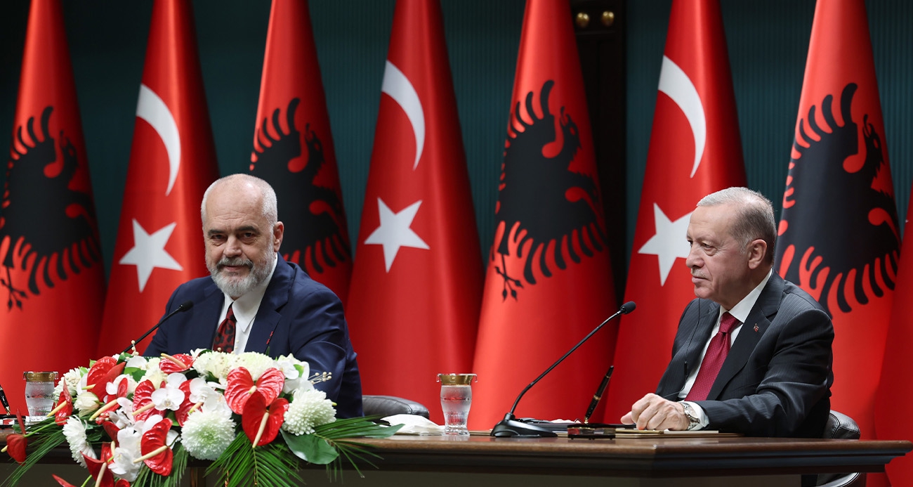 Cumhurbaşkanı Erdoğan: "İlişkilerimizi zehirlemek için her yolu deneyen şer şebekesine fırsat vermeyeceğiz"