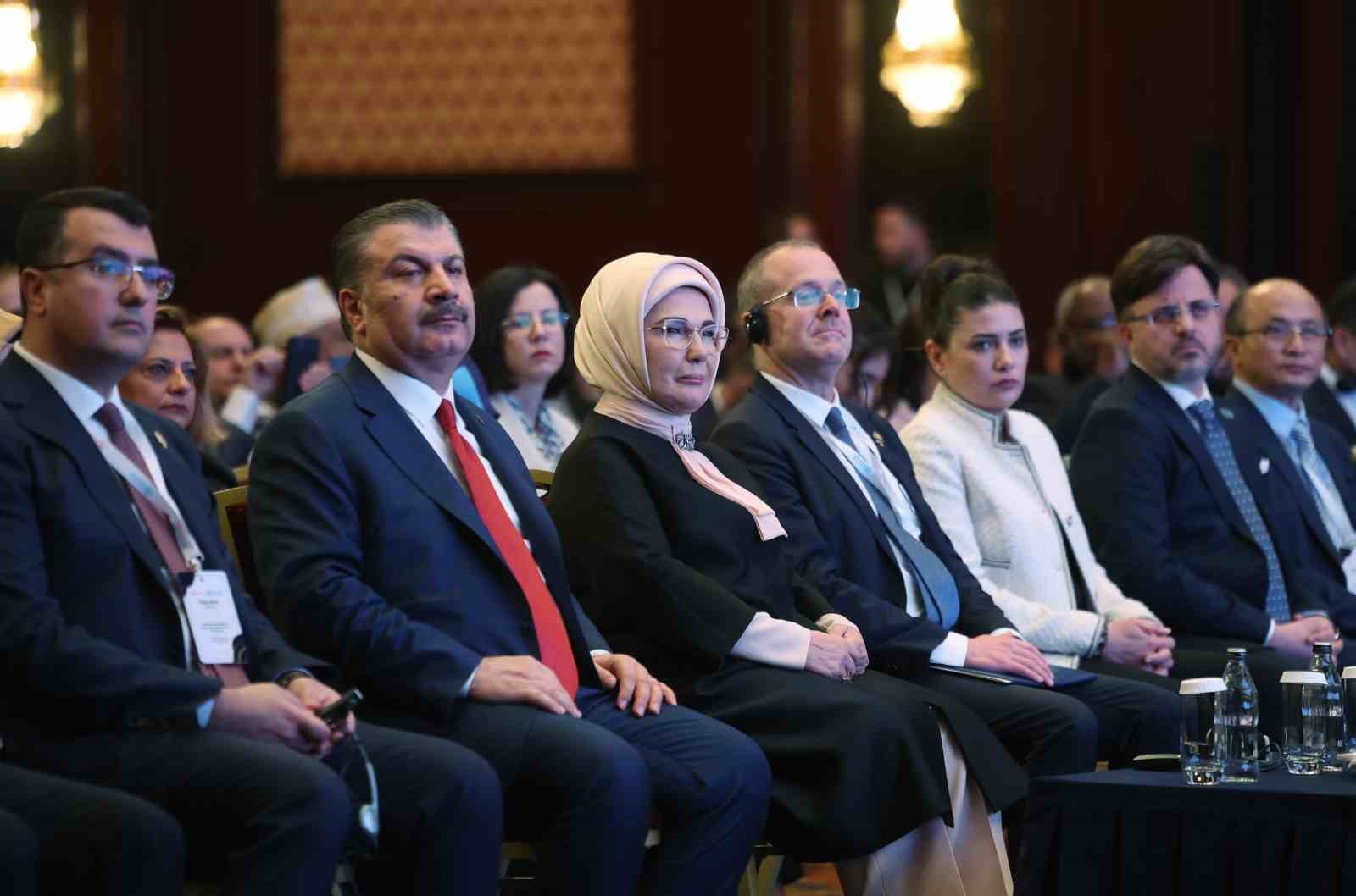 Emine Erdoğan: "Şifanın arandığı en kadim kaynaklardan biri hiç şüphesiz hala keşfedilmemiş bitkiler alemidir"