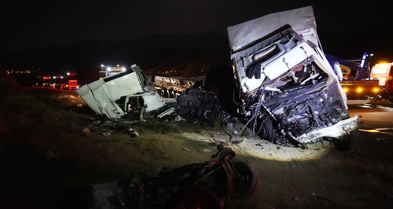 Niğde’de zincirleme trafik kazası: 3 ölü, 4 yaralı
