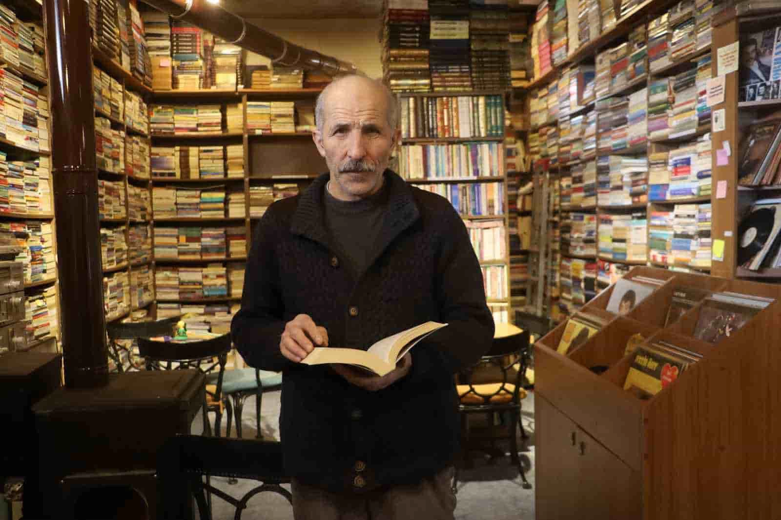 45 yılda 30 bin kitap biriktirdi, gençlerin kullanımına sundu