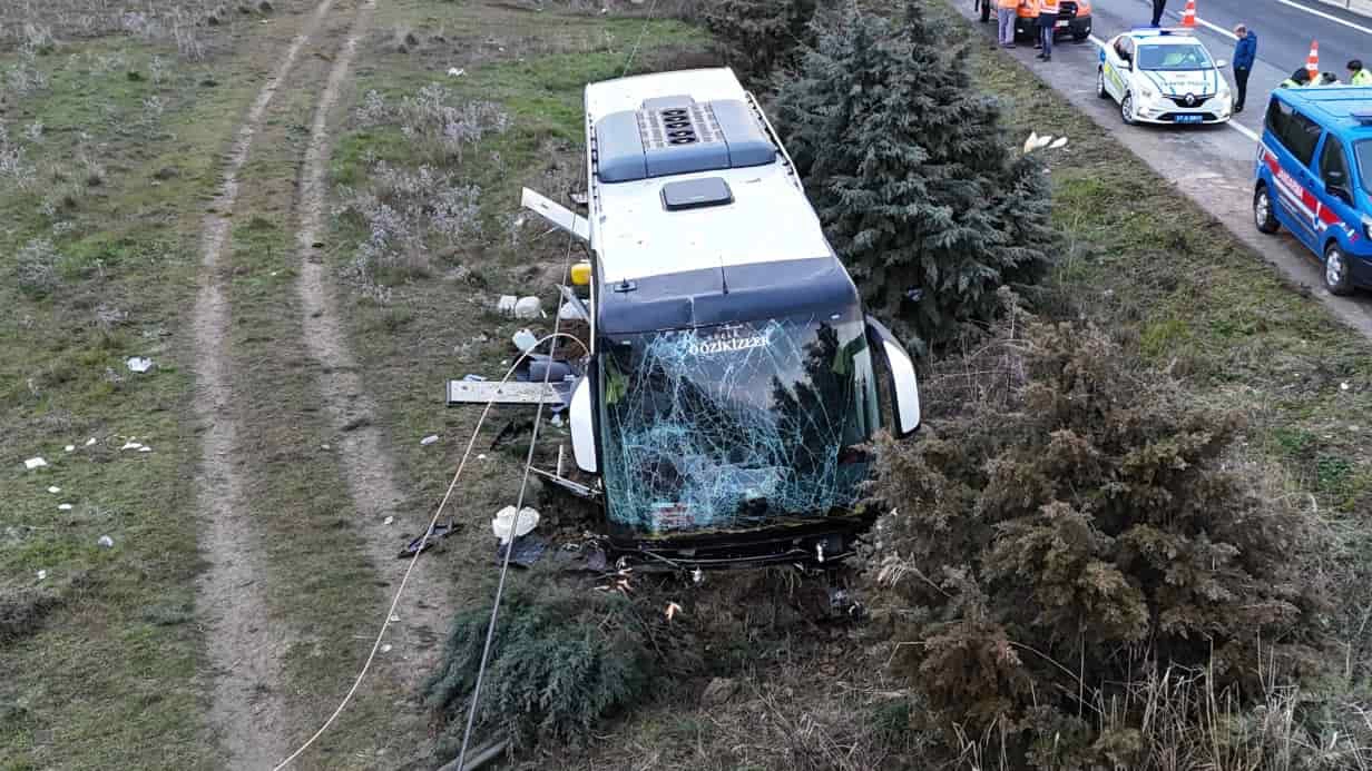 Gelibolu'da otobüs yoldan çıktı: 37 yaralı