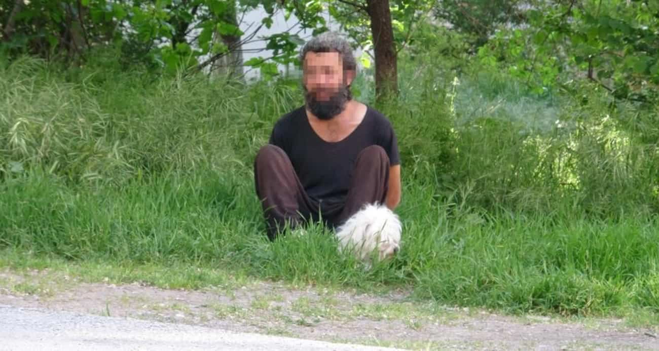 Annesinin cesediyle 2 hafta yaşadı, tutuklandı