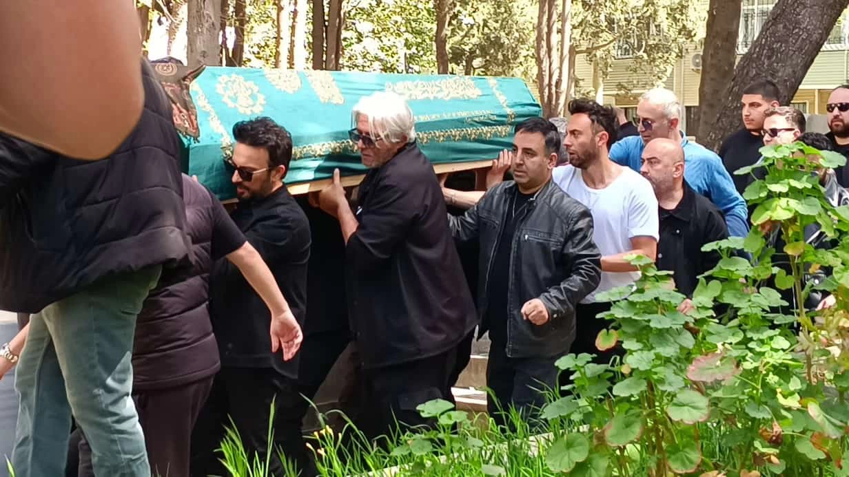 Tarkan annesine gözyaşları içinde veda etti
