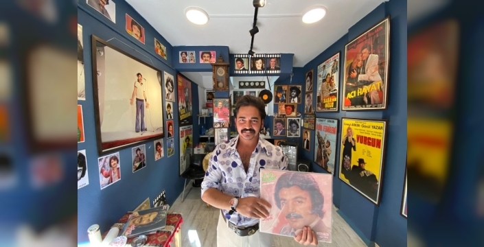 İzmir’in nostaljik sokağında Ferdi Tayfur esintisi