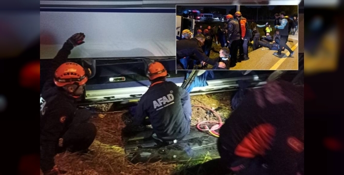 Ceza infaz kurumuna ait servis aracı devrildi: 16 yaralı