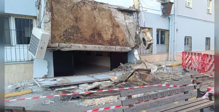 Pendik’te okulun giriş saçağı çöktü: Facianın eşiğinden dönüldü