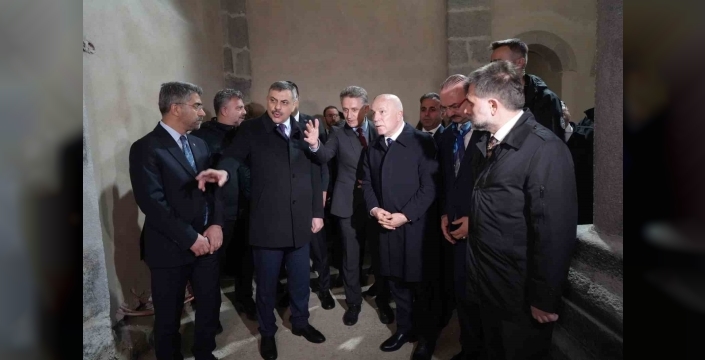 Bakan Çiftçi, Erzurum’da restorasyonu devam eden Fetih Camii’ni inceledi