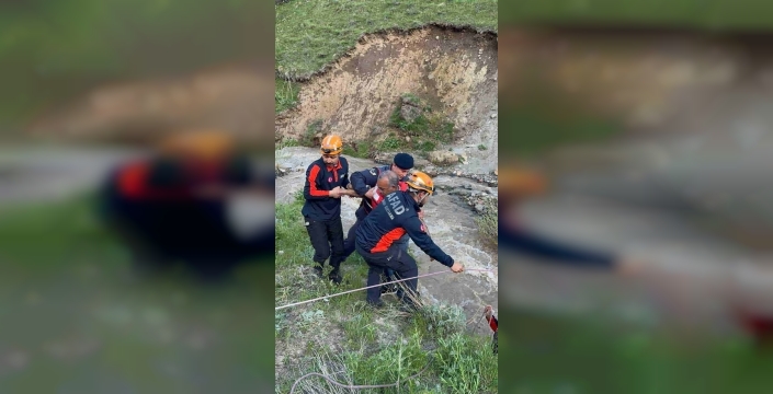 Erzurum’da mantar toplarken mahsur kalan çift kurtarıldı