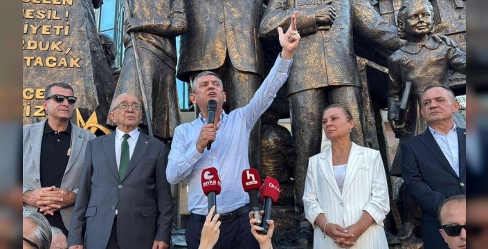 Özgür Özel’den ’dini değerleri aşağılayan’ Deniz Göktaş’a destek