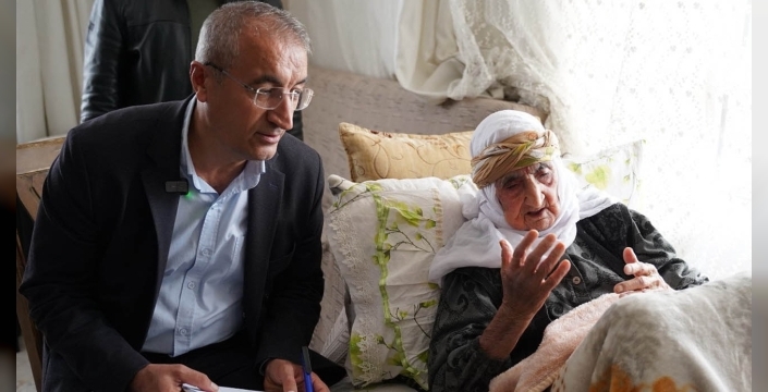 Adıyamanlı Hanım Orman, 105 yaşında AK Parti’ye üye oldu