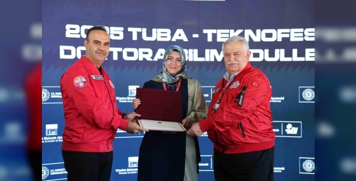 Atatürk üniversitesi doktora öğrencisi Dr. Habibe Güneş, Tüba-Teknofest doktora bilim ödülünün sahibi oldu