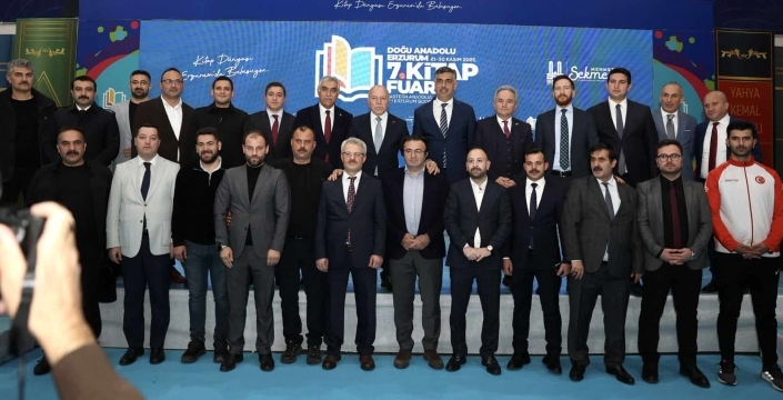 Başkan Sekmen kitapseverlerle buluştu