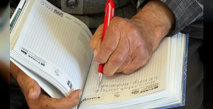 Bir ömrü defterlere sığdırarak 59 yıldır günlük tutuyor