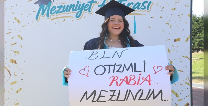 ’Otizm’ engel tanımadı, genç müzisyen üniversiteden mezun oldu