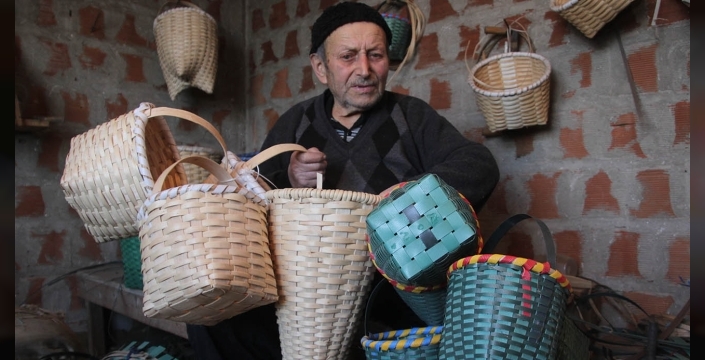 Sepet örerek geçen bir ömür