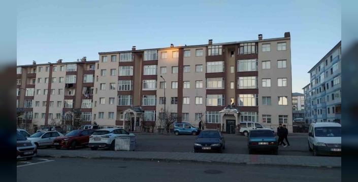 Tamir ettiği bacayı kontrol için çatıya çıktı, 5 katlı binadan zemine düştü