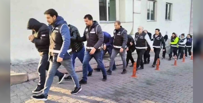 Yüksek maliyetli kanser ilaçlarını usulsüz şekilde temin edip kamuyu 88 milyon zarara uğratan 12 kişi adliyede